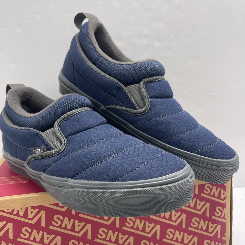 Vans WMNS
Cozy Mesh Parisian Night
VN0009QUJDU Blue Slip-On Sneakers - Picture 2 of 16